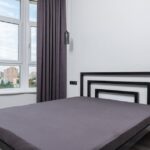 Vorhangstangen und Schienen montieren: Aufmaß, Dübelwahl, Wand- oder Deckenmontage, Traglast und echte Kosten