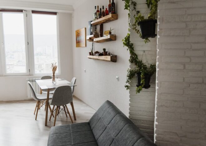 Begehbarer Kleiderschrank auf 4-6 m2: Maße, Systeme, Licht, Lüftung und echte Kosten