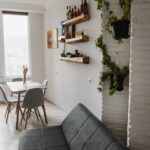 Katzenwand und Regale sicher montieren: Planung, Befestigung an jeder Wand und echte Kosten